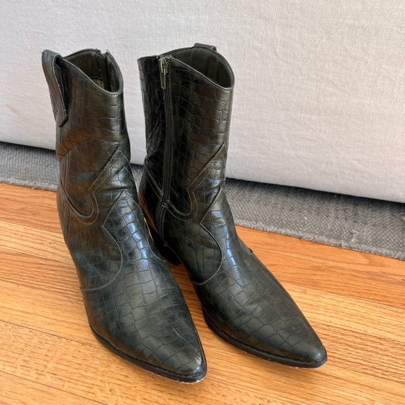 Coconuts by Matisse Shoes Coconut Matisse Faux Croc Short Western